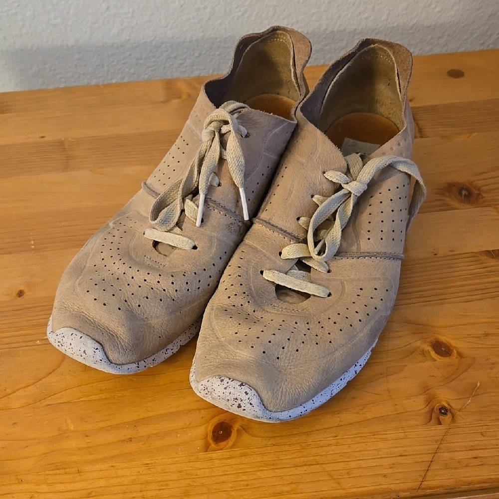 UGG Beige Perforated Lace-Up Shoes USED